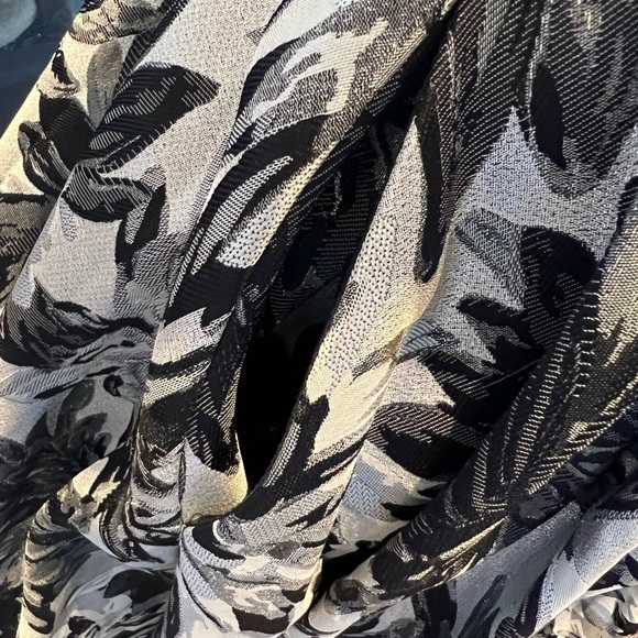 Gorgeous woman’s gown - Picture 3 of 3